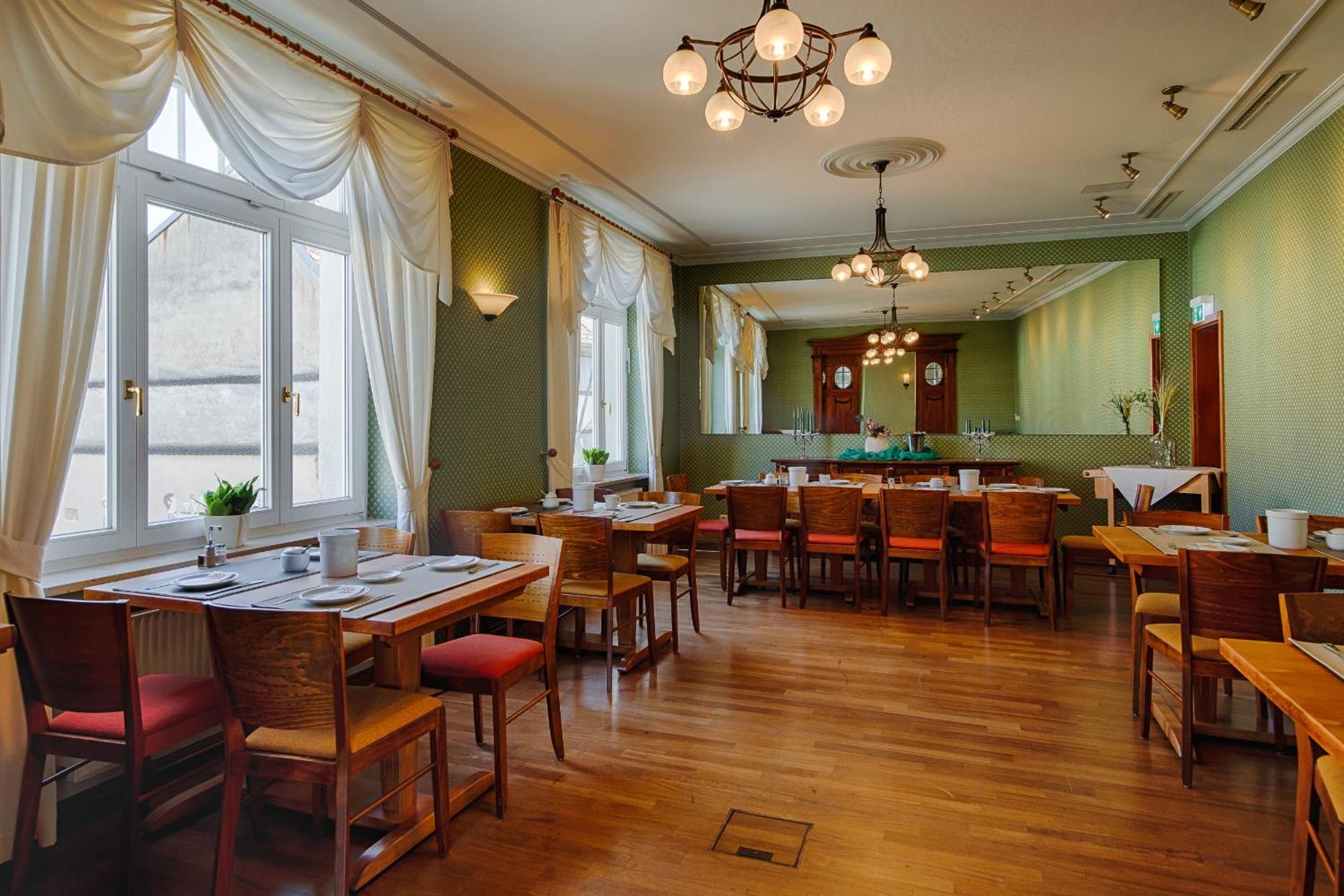Hotel Fuersteneck Bernburg Extérieur photo