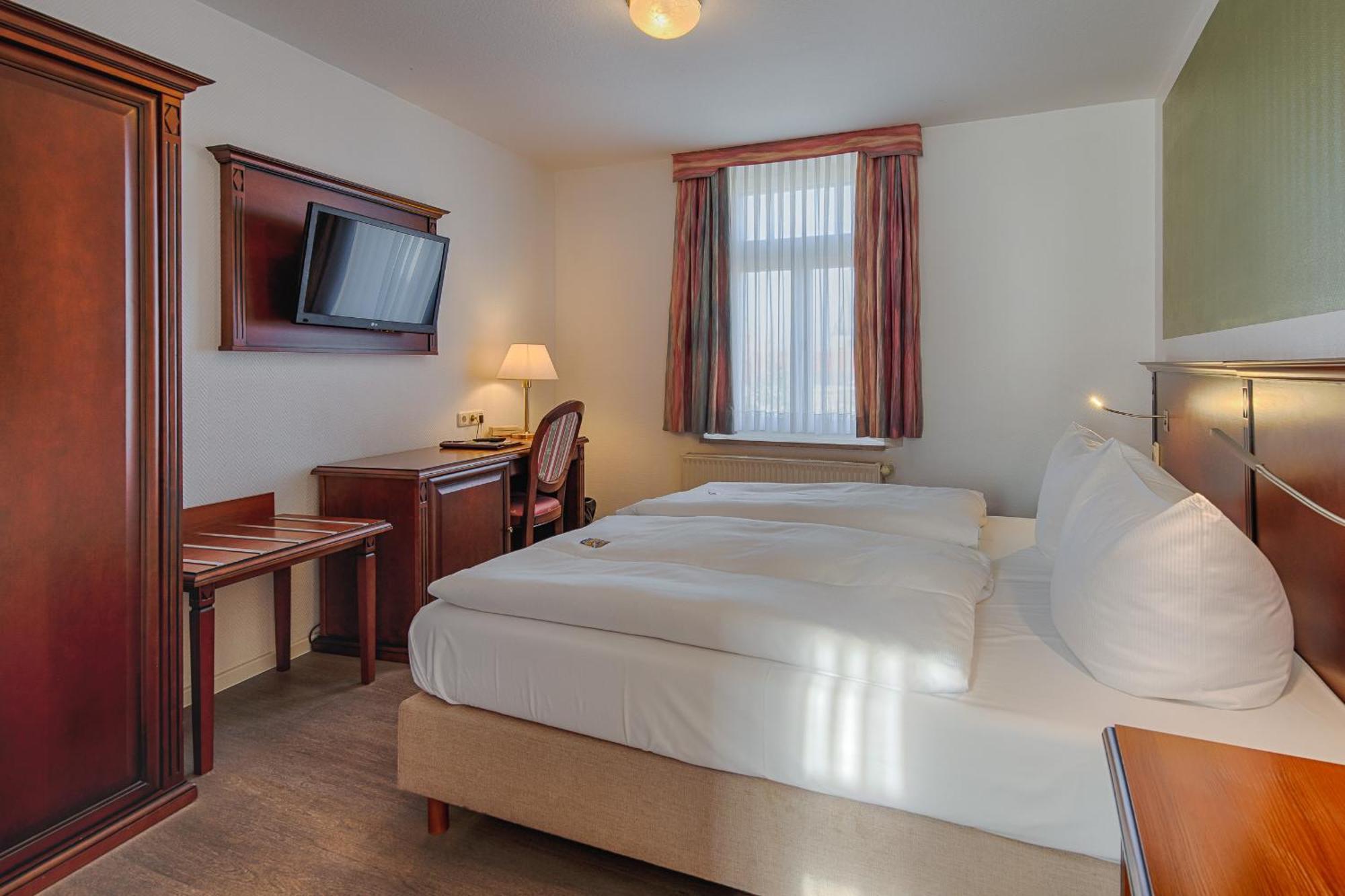 Hotel Fuersteneck Bernburg Extérieur photo