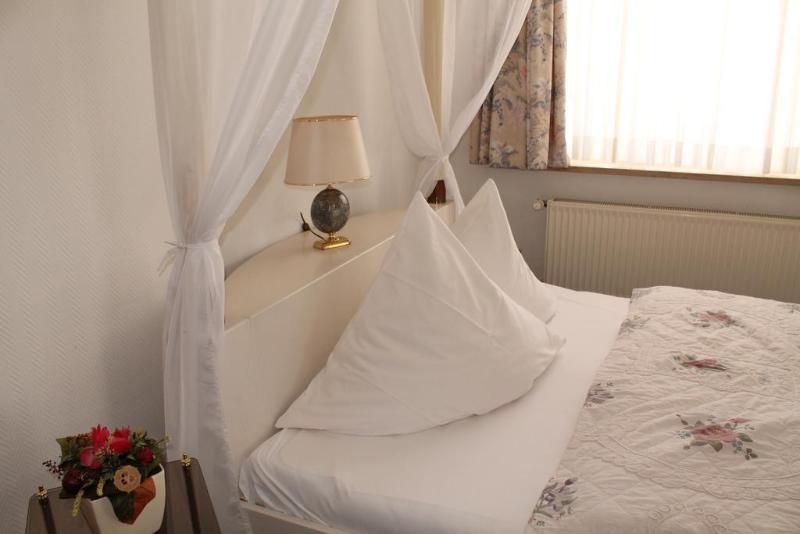 Hotel Fuersteneck Bernburg Extérieur photo