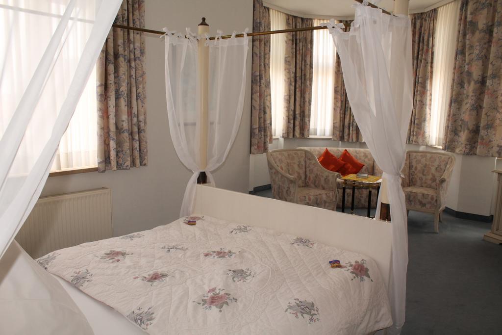 Hotel Fuersteneck Bernburg Chambre photo