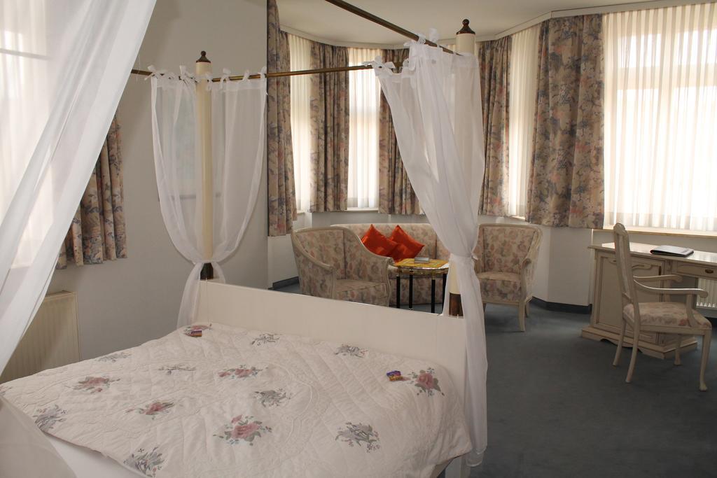 Hotel Fuersteneck Bernburg Extérieur photo