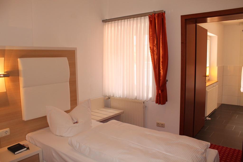 Hotel Fuersteneck Bernburg Extérieur photo