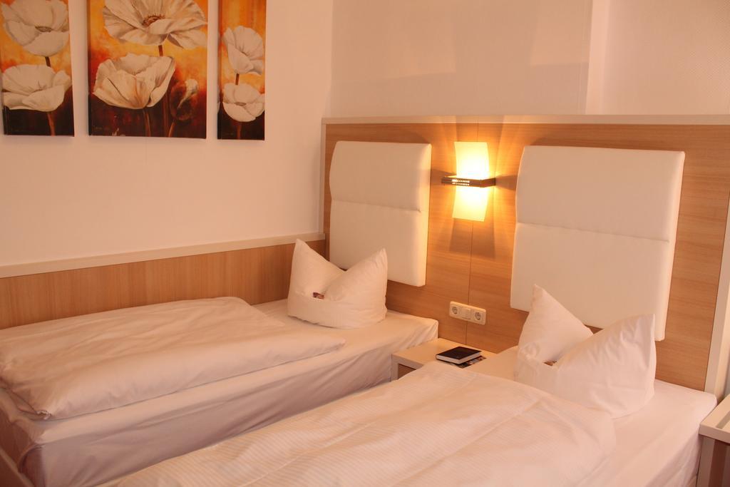 Hotel Fuersteneck Bernburg Extérieur photo