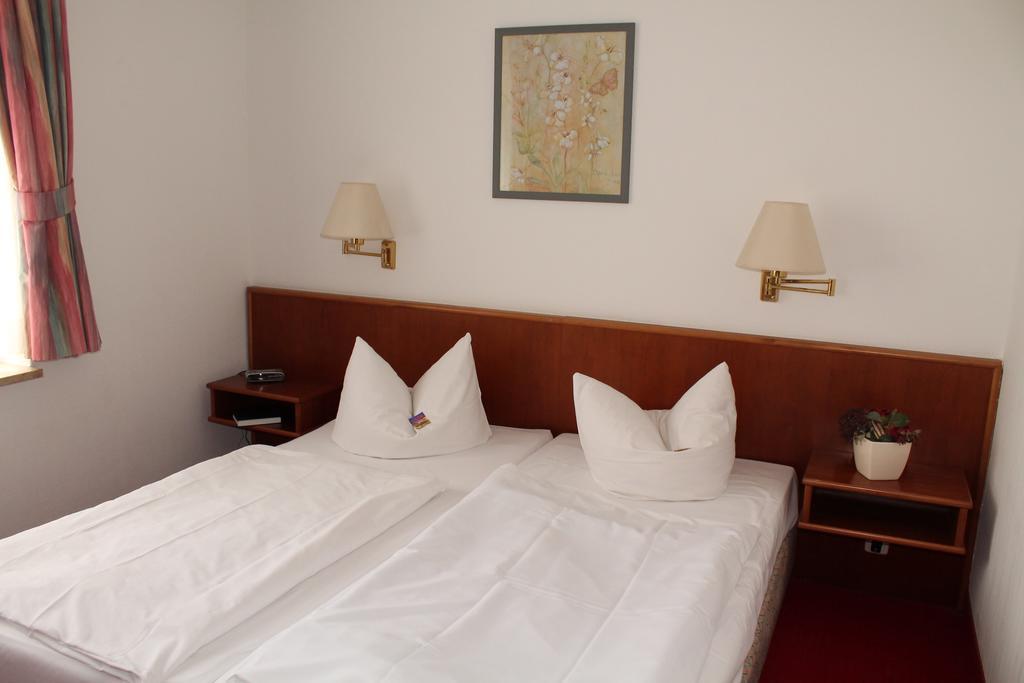 Hotel Fuersteneck Bernburg Chambre photo