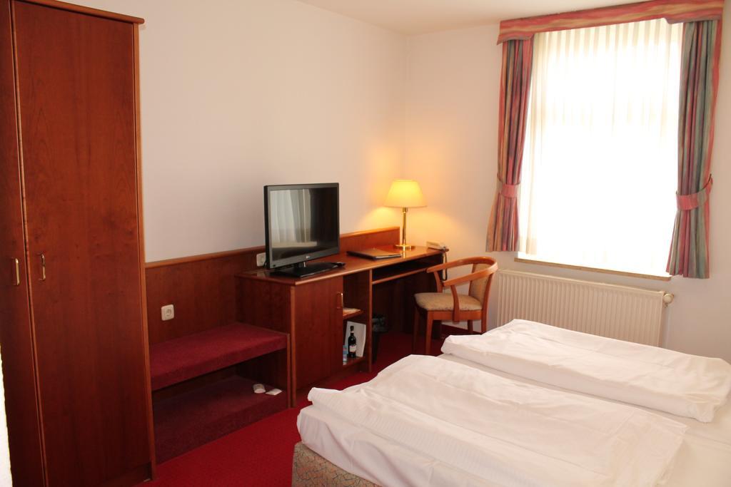 Hotel Fuersteneck Bernburg Chambre photo