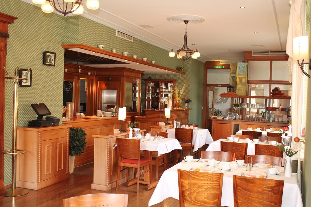 Hotel Fuersteneck Bernburg Extérieur photo