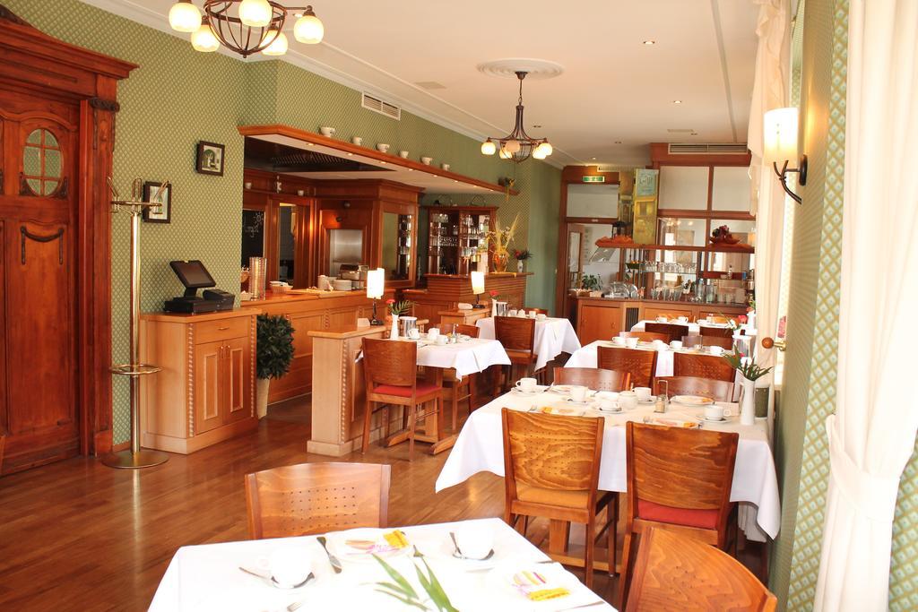 Hotel Fuersteneck Bernburg Extérieur photo