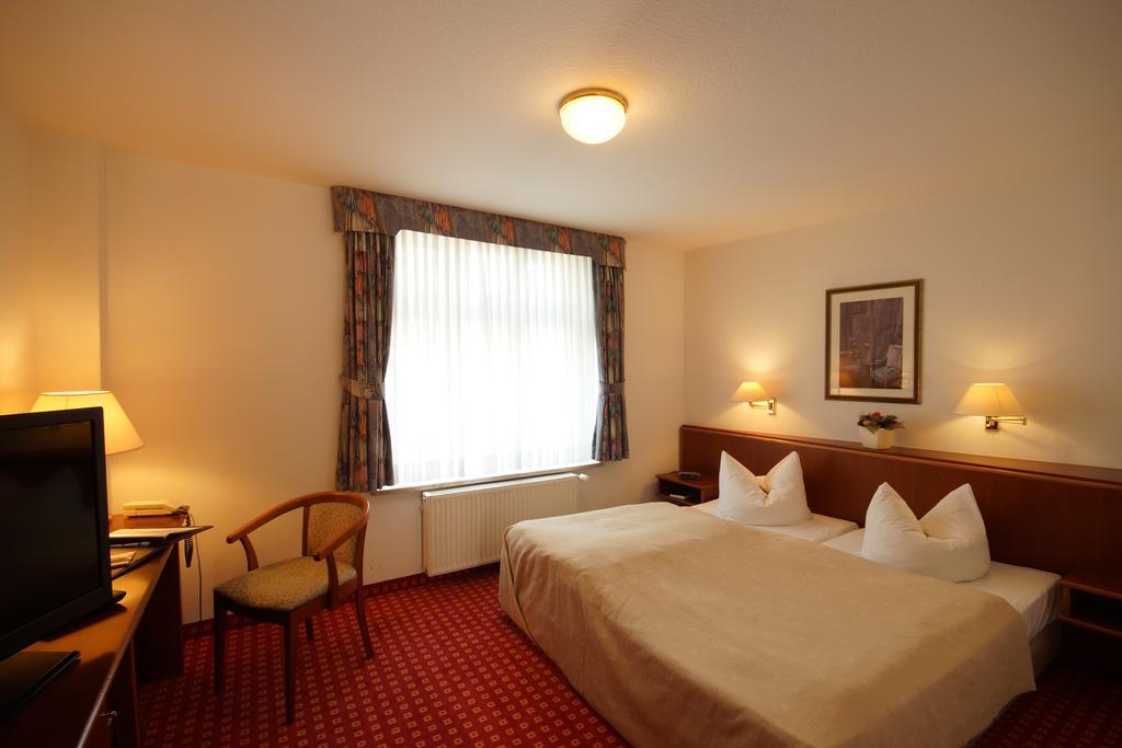 Hotel Fuersteneck Bernburg Extérieur photo